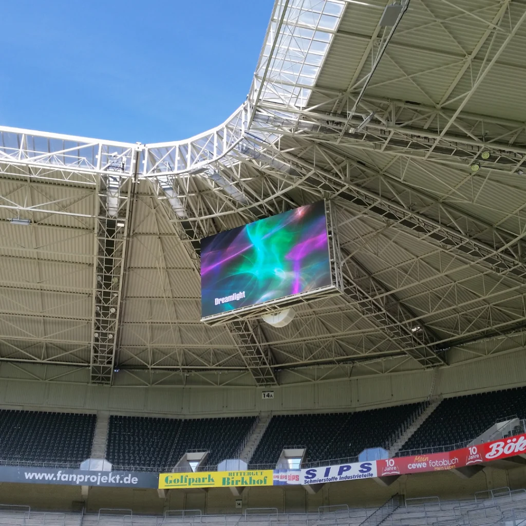 LED-Wand Installation Stadion Gladbach