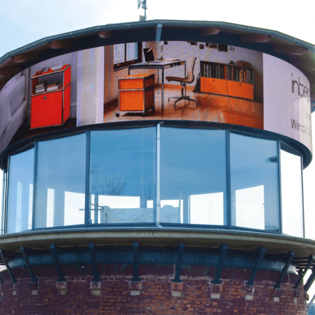 Referenzbild Installation an einem runden Turm
